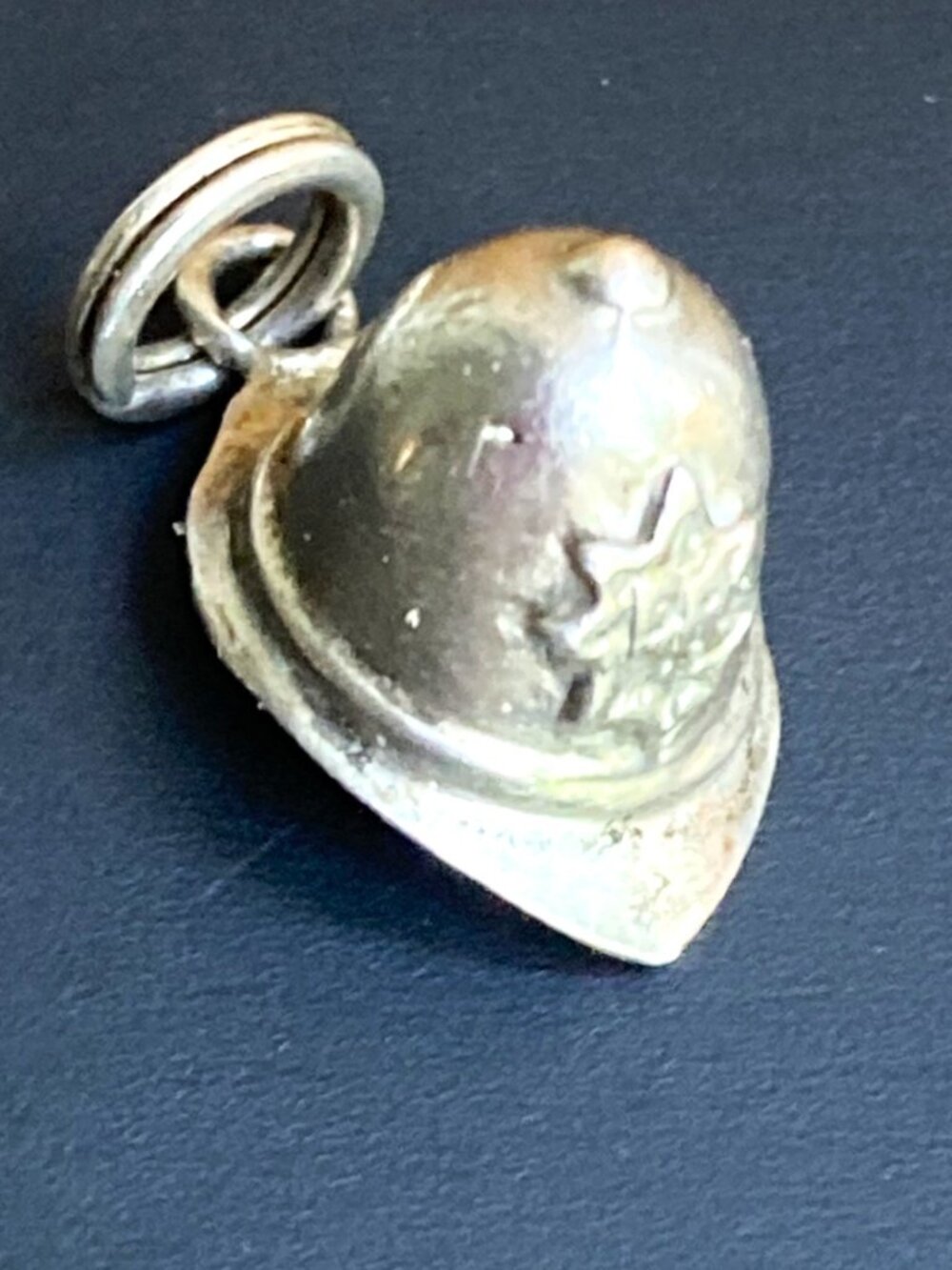 COPY Fabulous vintage bobby helmet charm in silver